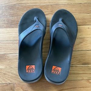 Like New Mens Reef flip flops